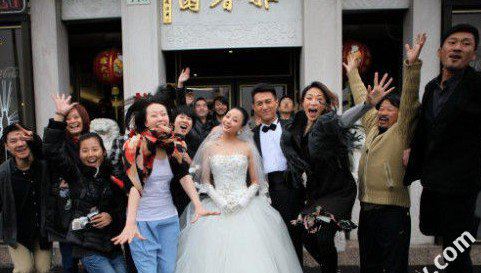 靳东结婚了吗老婆是谁 靳东和李佳结婚照爆出
