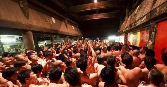 日本最奇葩的节日 裸体节(全身裸体狂奔/起源于祭祀神灵)