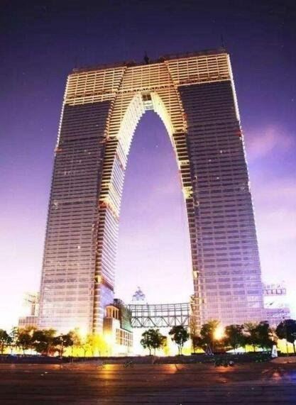 中国最奇葩的建筑 江苏秋裤大楼(外观神似巨型＂秋裤＂)
