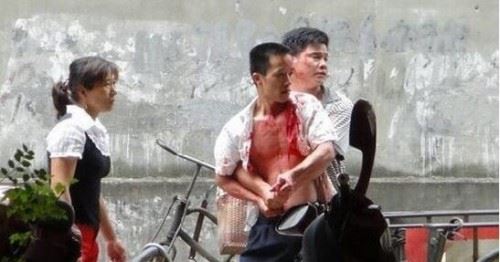 广西柳州飙血哥事件 头破血流还手持木棍要血拼到底