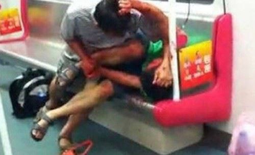 惨不忍睹!盘点发生的斗殴事件 广州地铁两人口角斗殴血迹斑斑