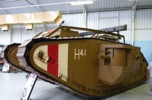 坦克是哪个国家发明的 英国(1915年的全世界第一辆坦克诞生)