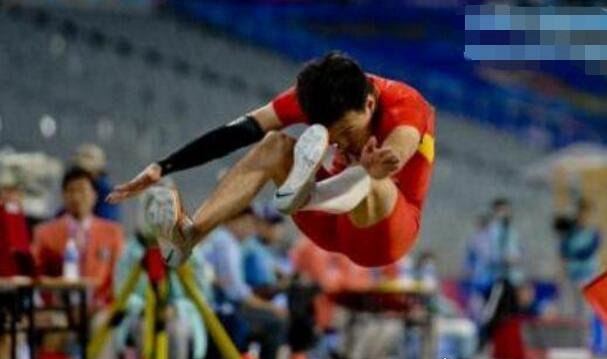 立定跳远世界纪录 吉尼斯纪录为3.75米(最新纪录4.1米)