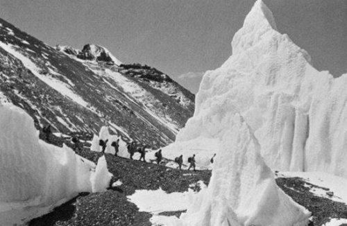 1960登珠峰不被承认 夜间攀登未留下影视证据(15年后再登顶)