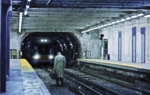深圳地铁11号灵异事件 地铁惊现无头尸体被砍四肢极恐
