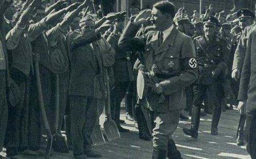 希特勒为什么杀犹太人 希特勒父母是近亲生子