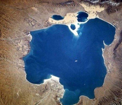 中国最大的湖泊青海湖 面积4583平方千米(中国十大湖泊排行)