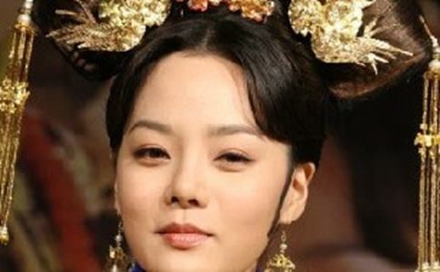 清朝的康熙皇帝妻子是谁？孝诚仁皇后到底是怎么死的