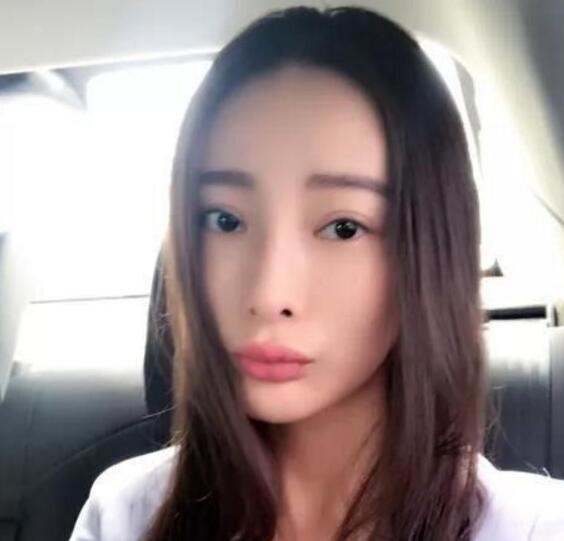 王李丹妮的胸有多大 怎么也得E罩杯的尺度