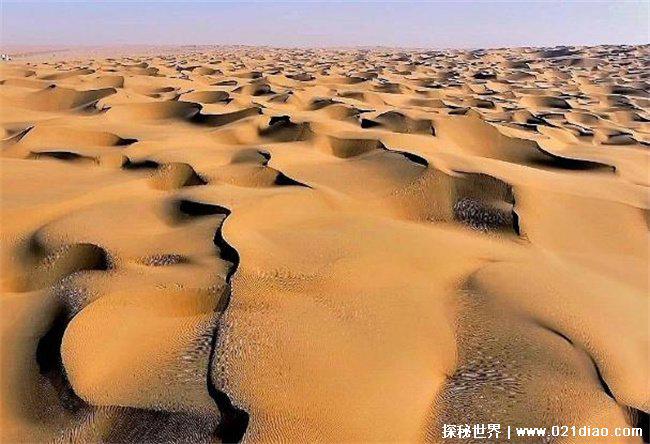 世界十大沙漠排名，塔克拉玛干沙漠最大（位于新疆）