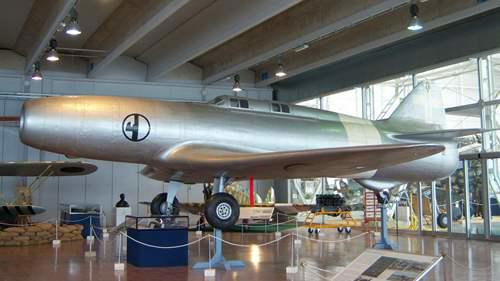 失去的荣誉曾经的世界航空史上第一架喷气式飞机 意大利卡普罗尼 坎皮尼 N1喷气机