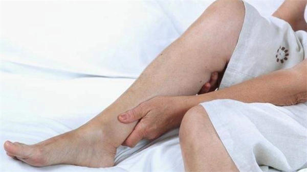 中年人睡觉时腿抽筋原因是什么(不一定是缺钙)