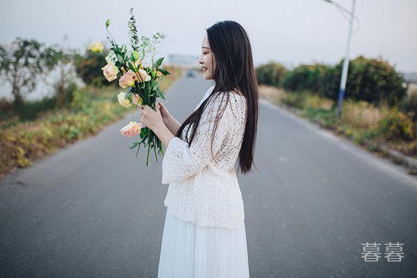 女人真正放下你的表现 她会对你视而不见