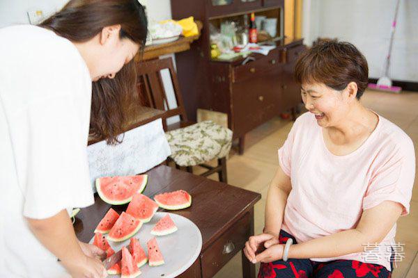 婚前婆婆对我有偏见 导致婚后不愿意帮忙带孩子