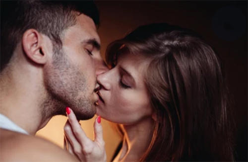 情侣之间最抗拒不了的接吻小技巧！